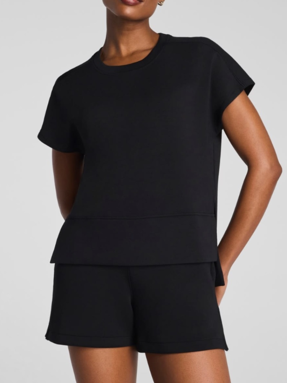 AIRESSENTIALS SHORT - BLACK - LARGE